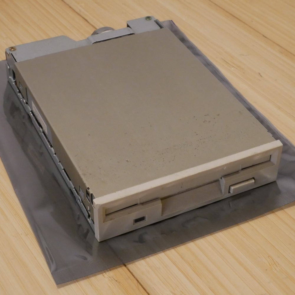 Mitsumi Newtronics D359T5  3.5 inch 1.44MB Internal‎ Floppy Drive - Tested 50